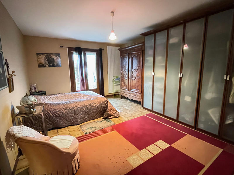 Maison - 180 m² - 9 pièces