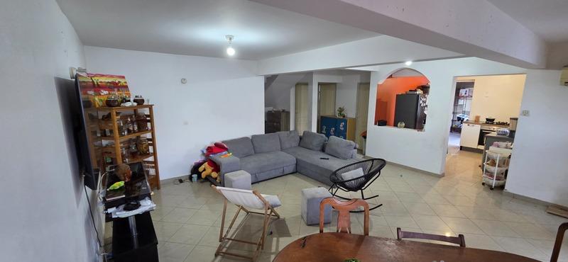 Maison - 198 m² - 9 pièces