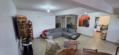 Maison - 198 m² - 9 pièces