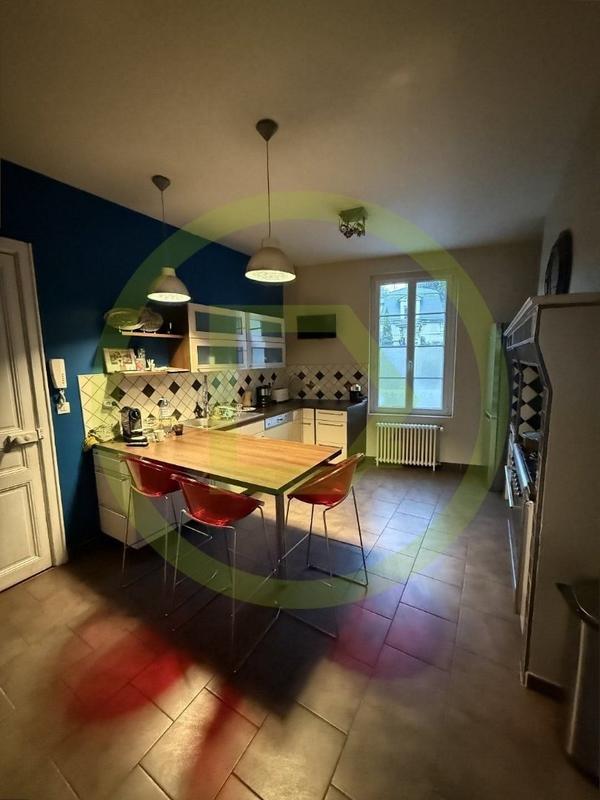 Maison - 360 m² - 7 pièces