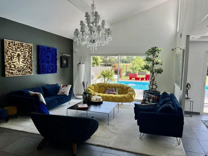 Maison - 200 m² - 7 pièces