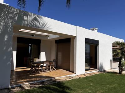 Maison - 302 m² - 5 pièces