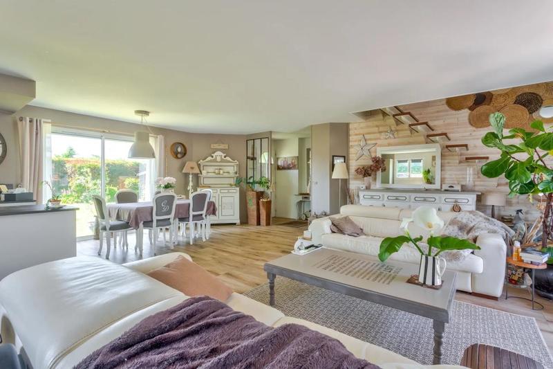 Maison - 200 m² - 8 pièces