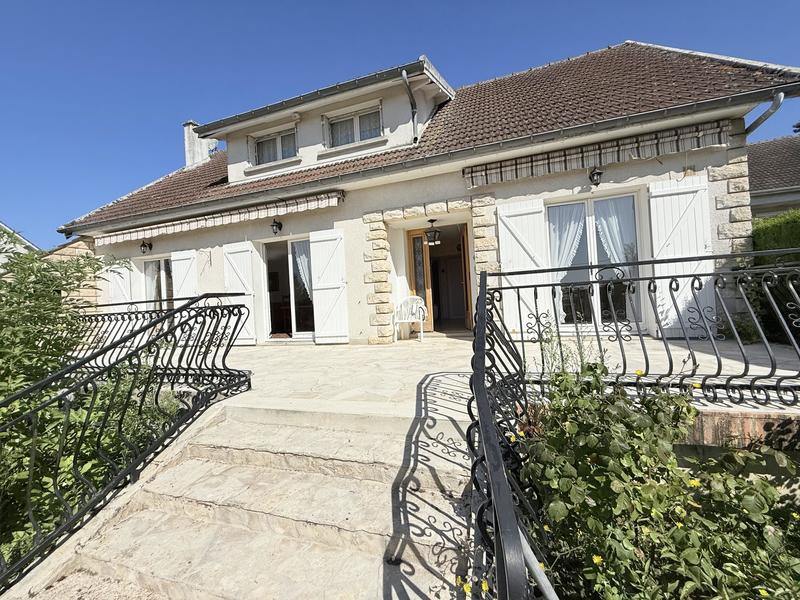 Maison traditionnelle - 110 m² - 5 pièces