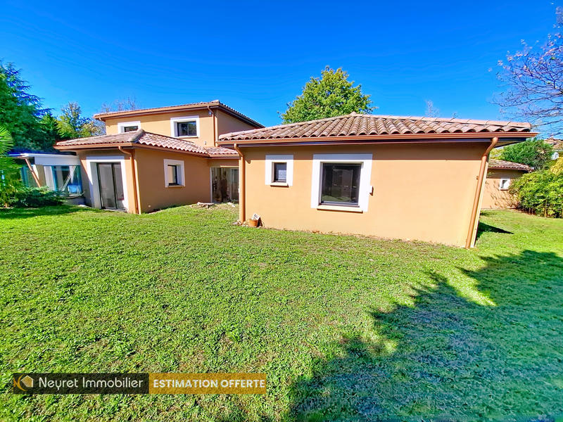 Maison - 308 m² - 10 pièces