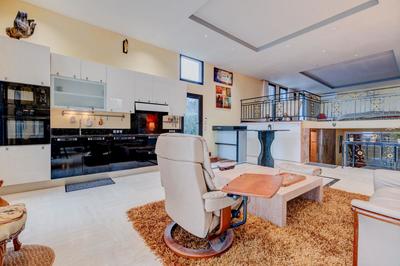 Loft - 107 m² - 4 pièces