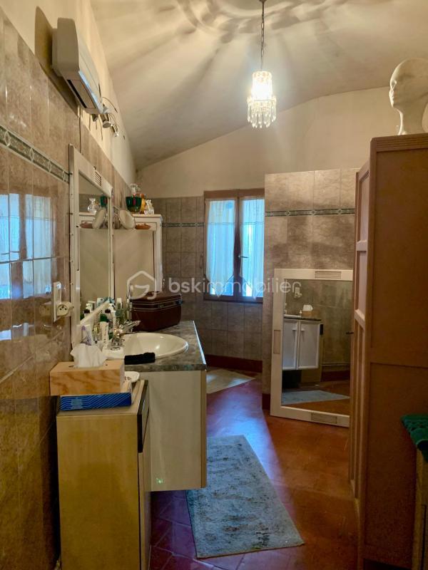 Maison - 636 m² - 7 pièces