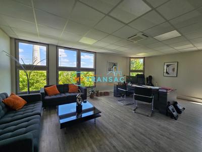 Local d'activités - 912 m²