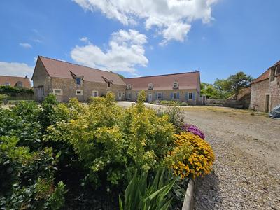 Maison - 342 m² - 8 pièces