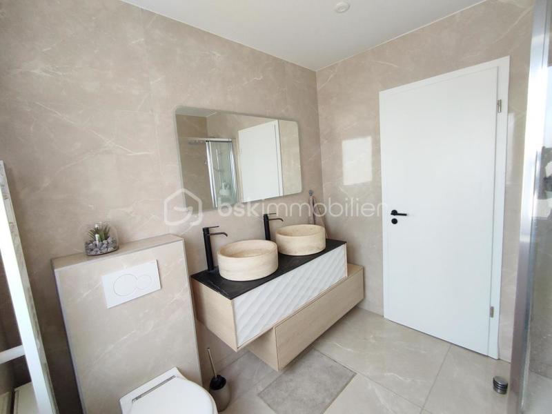 Maison - 180 m² - 9 pièces