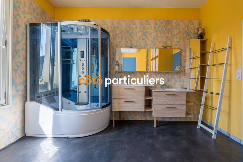 Maison - 233 m² - 9 pièces