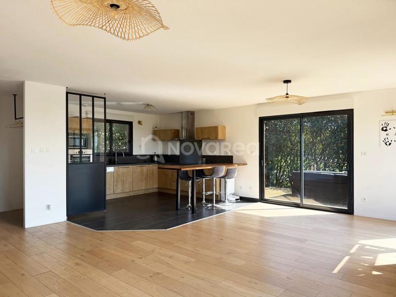 Maison - 169 m² - 11 pièces