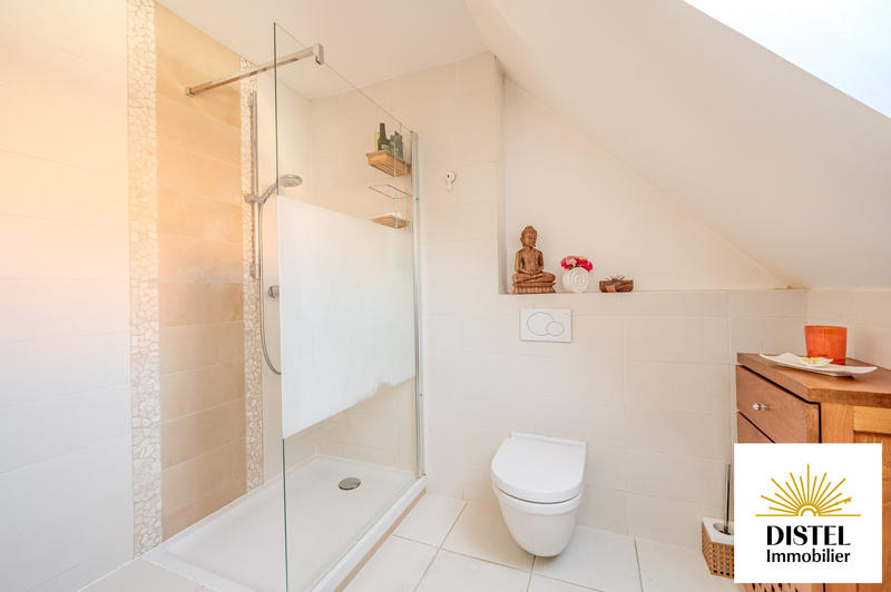 Maison - 241 m² - 8 pièces