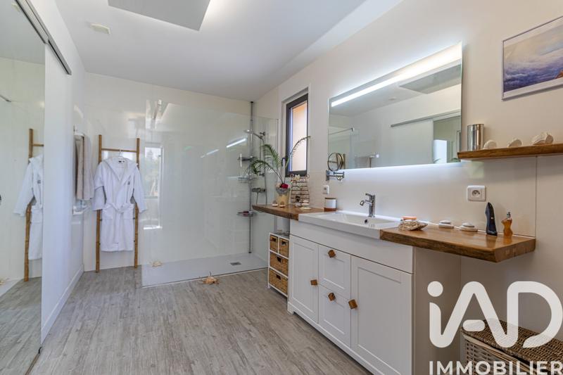 Maison - 220 m² - 5 pièces