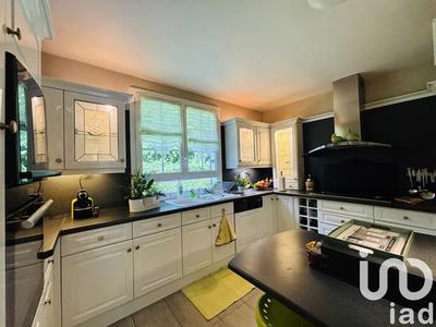 Maison - 220 m² - 8 pièces