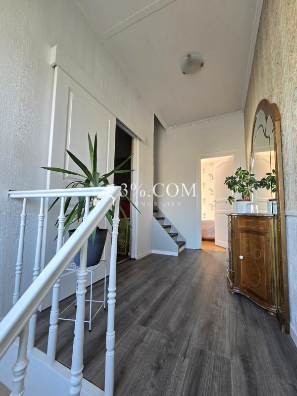 Maison - 210 m² - 6 pièces