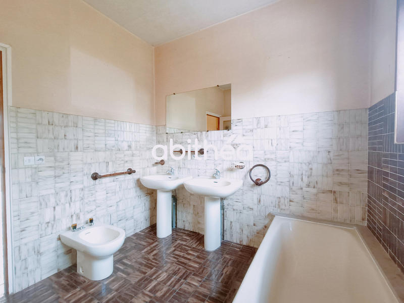 Maison - 180 m² - 7 pièces