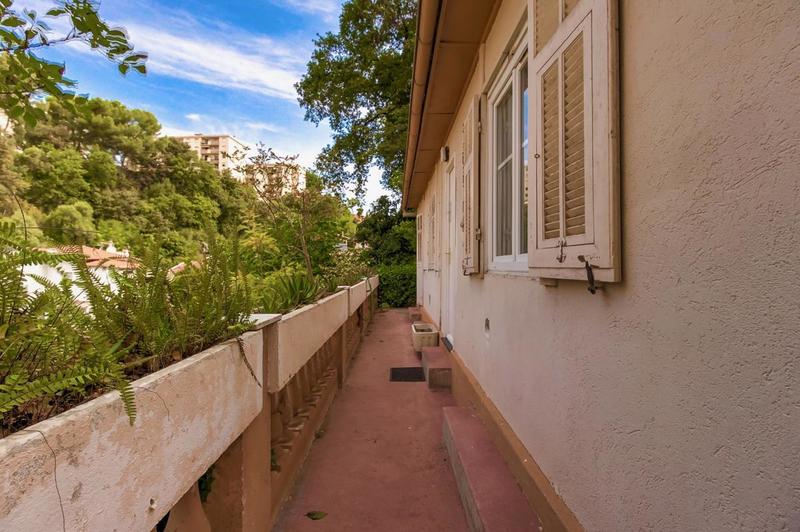 Maison - 230 m² - 8 pièces