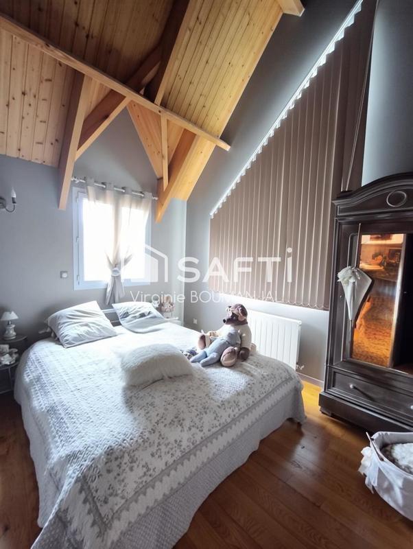 Maison - 221 m² - 6 pièces