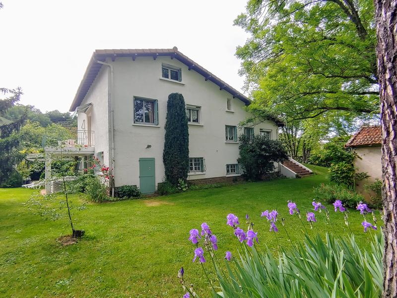 Maison - 247 m² - 9 pièces