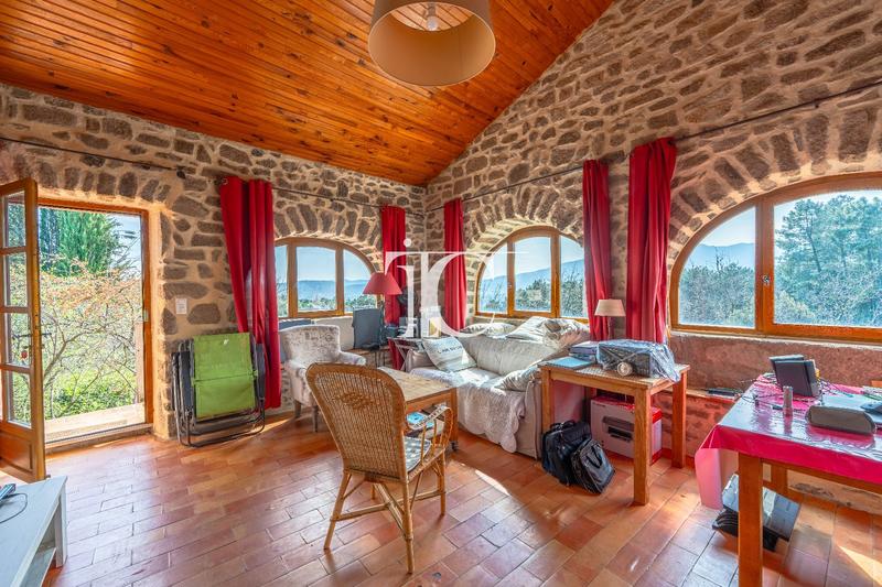 Maison - 204 m² - 8 pièces