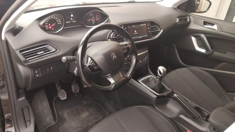 Peugeot 308 II 1.5 BlueHDi 130 Allure