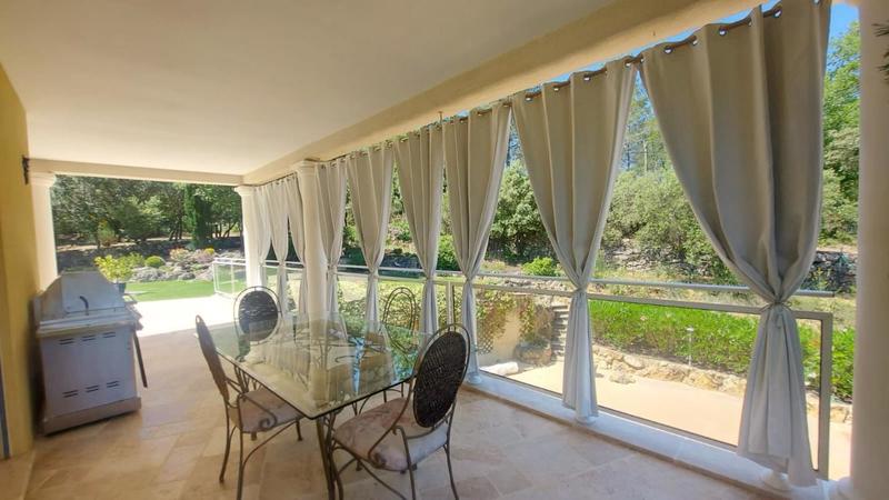 Propriété - 190 m² - 6 pièces