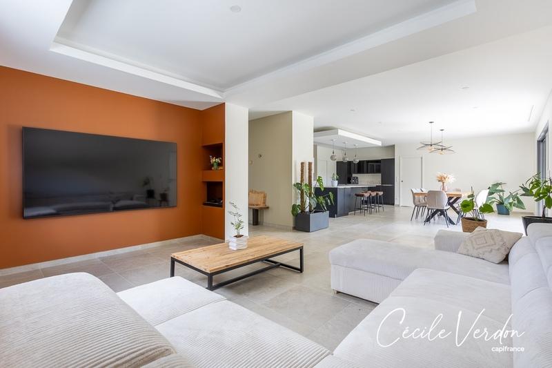 Maison - 300 m² - 10 pièces