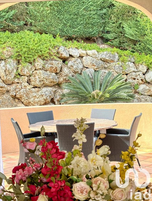 Maison - 245 m² - 8 pièces