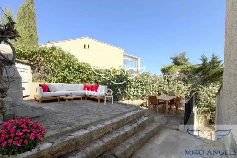 Maison - 213 m² - 7 pièces