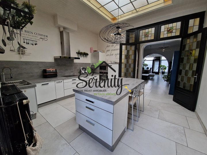 Maison - 178 m² - 7 pièces