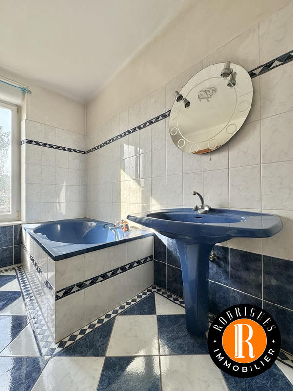 Maison - 285 m² - 12 pièces