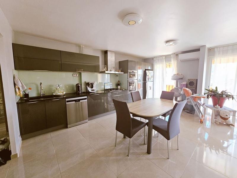 Appartement - 90 m² - 4 pièces