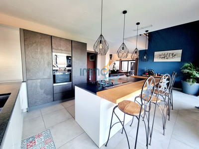 Maison - 257 m² - 10 pièces