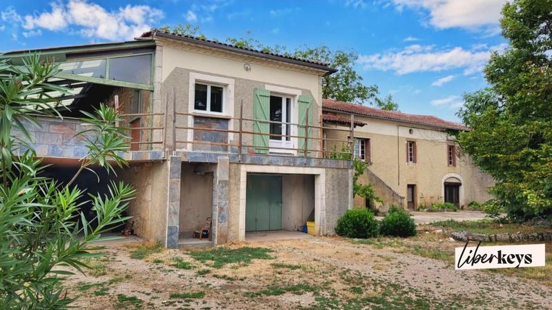 Demeure - 260 m² - 6 pièces