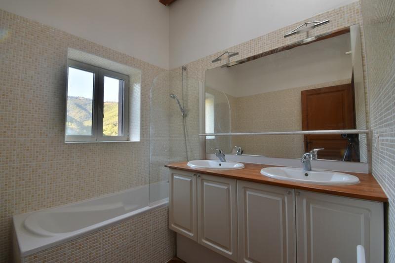 Propriété - 88 m² - 4 pièces
