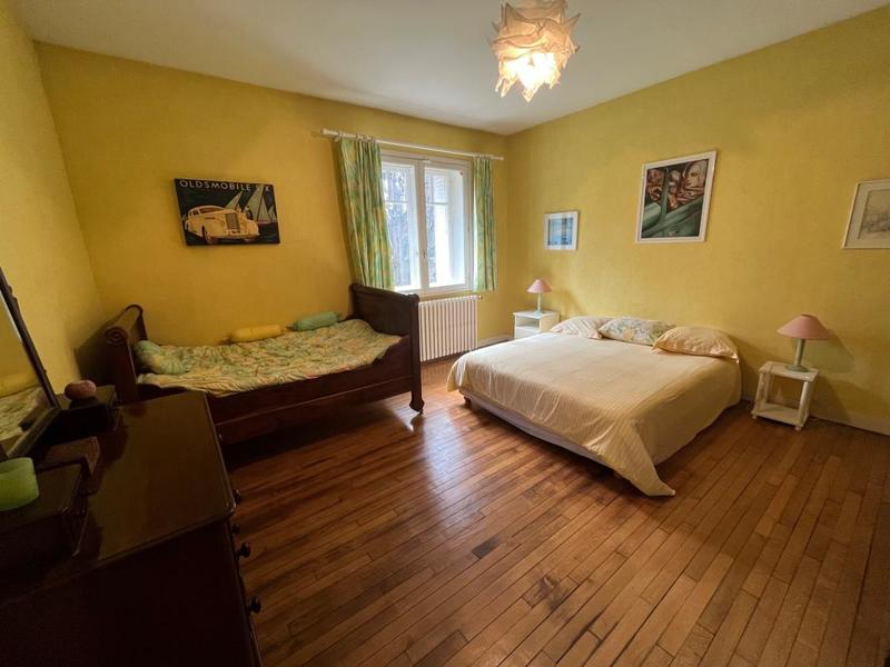 Propriété - 277 m² - 12 pièces