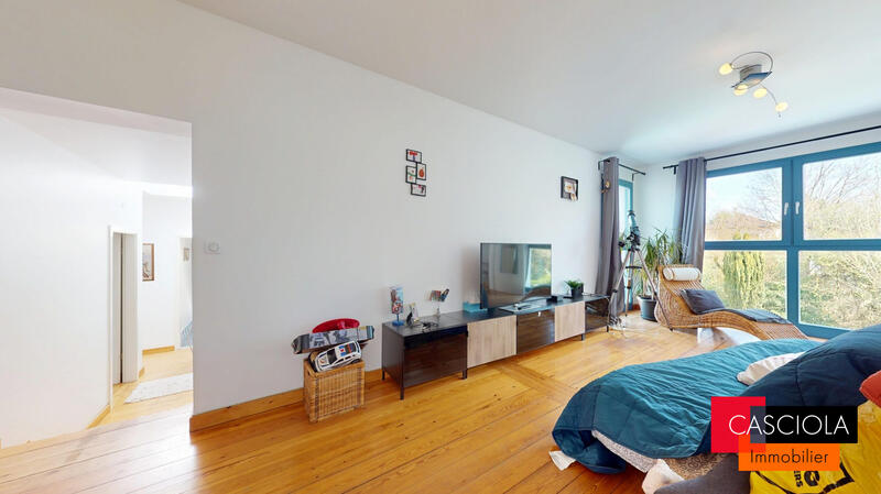 Maison - 185 m² - 8 pièces