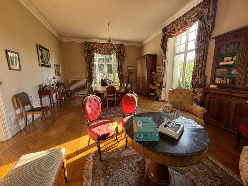 Maison - 350 m² - 7 pièces