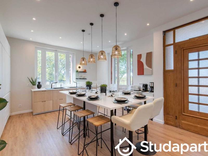 Appartement - 240 m² - 1 pièce