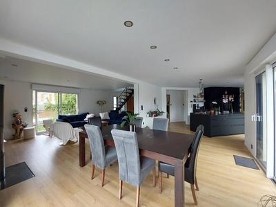 Maison contemporaine - 190 m² - 8 pièces