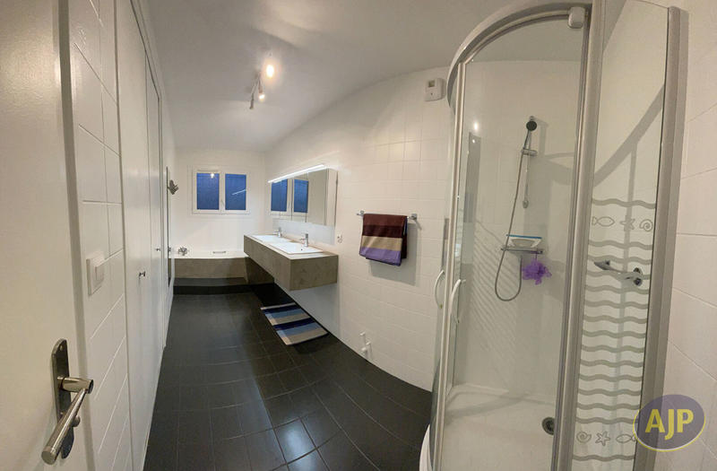 Maison - 185 m² - 6 pièces