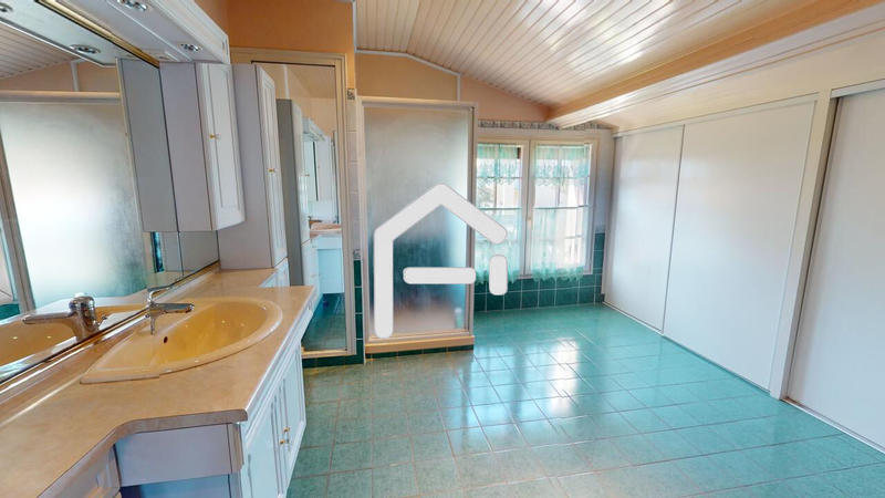 Maison - 227 m² - 7 pièces