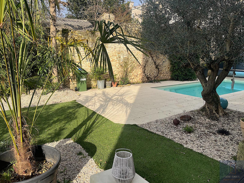 Maison - 260 m² - 7 pièces