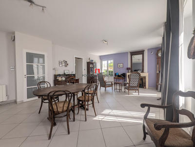 Maison - 255 m² - 8 pièces