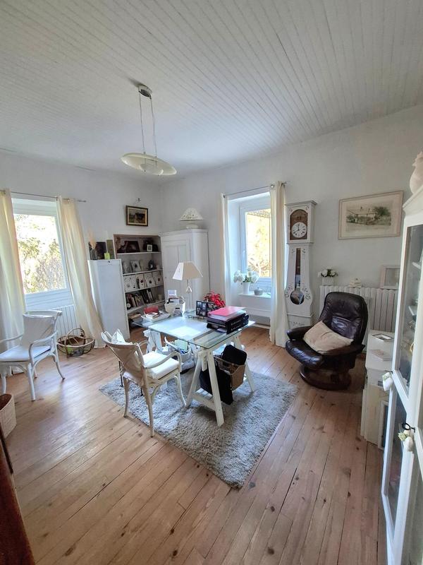 Maison - 220 m² - 8 pièces