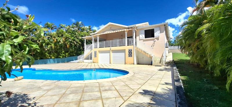 Maison - 180 m² - 6 pièces