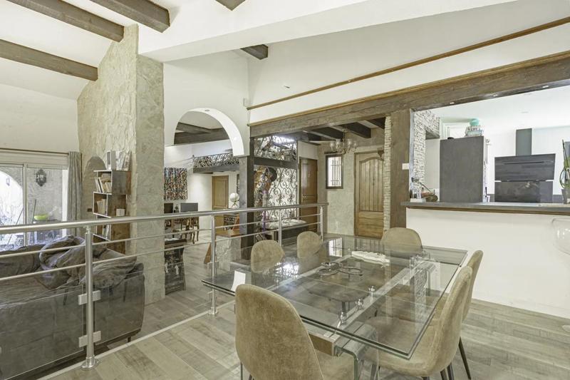 Maison - 195 m² - 6 pièces