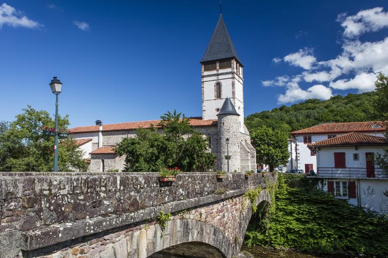 Chants basques-Kantaldia : Erramun Martikorena et Menditarrak