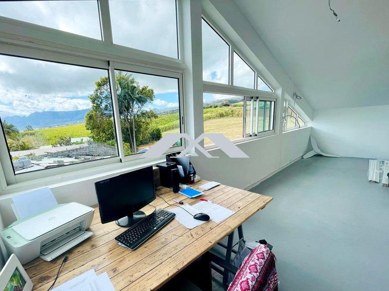 Maison - 230 m² - 7 pièces